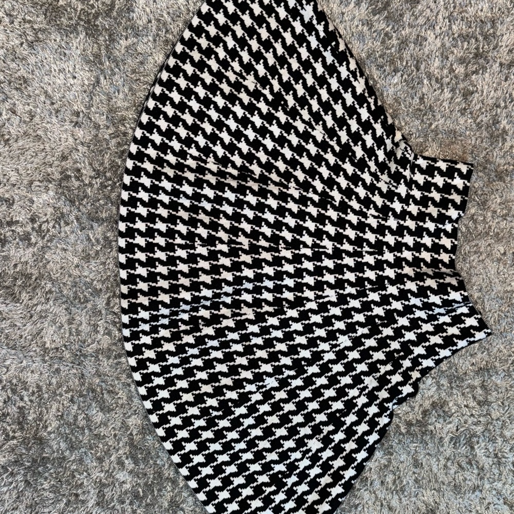 Wet Seal Black and White Houndstooth Mini Skirt
